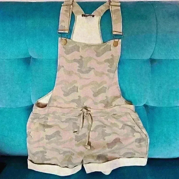 Venus Camoflauge Lounge Short Overalls, Size XS - Picture 4 of 6